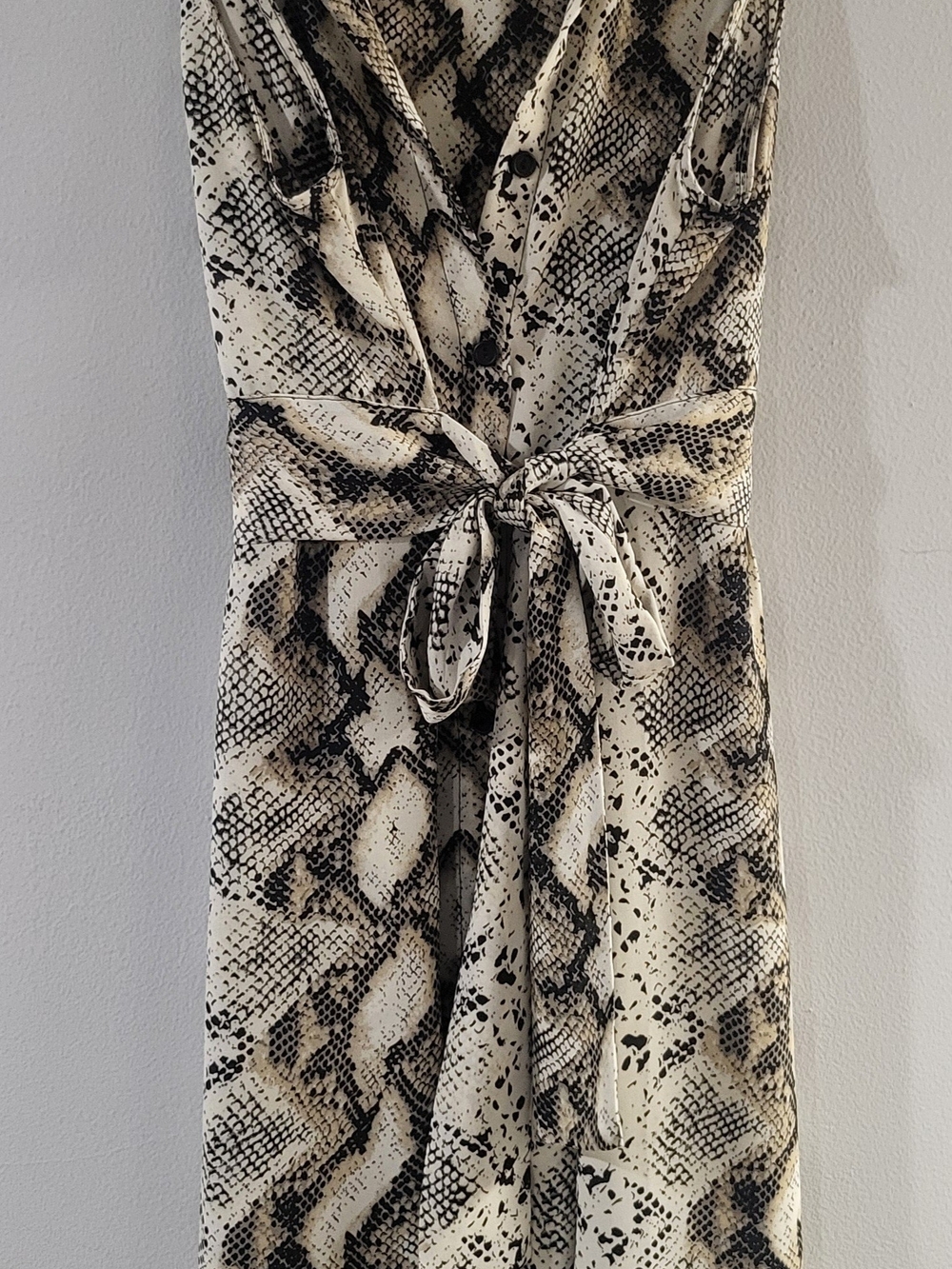C Snake-Print Reptile Accessory in Cream and Black